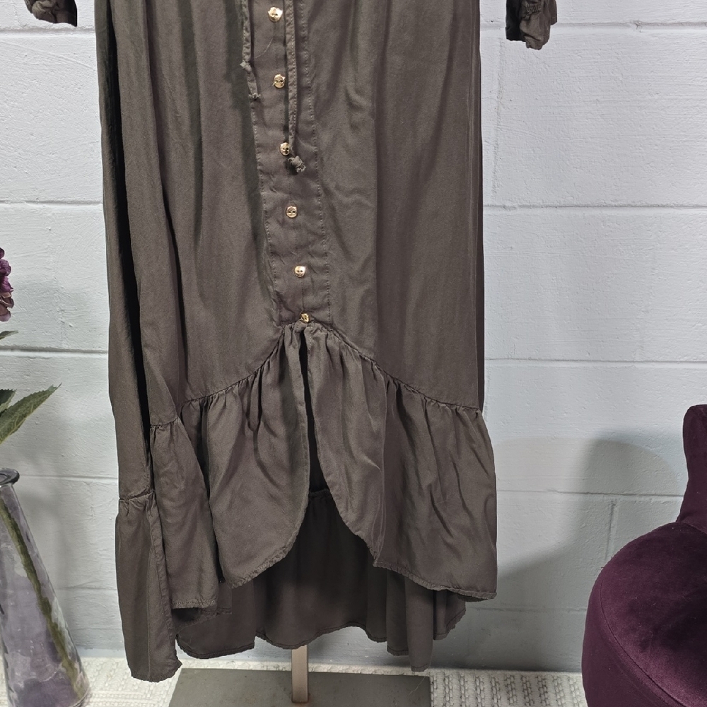 Chic Long Sleeve Button-Front Dress in Olive - Picture 5 of 11